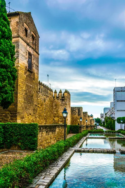 Uitzicht Een Fort Met Een Kunstmatige Vijver Gelegen Spaanse Stad — Stockfoto