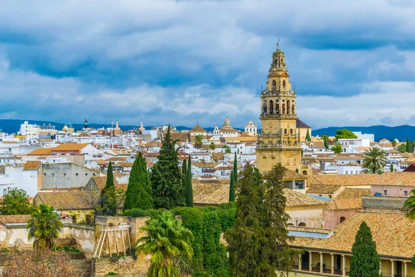 Cordoba 'nın Alcazar de los reyes cristianos' tan görünüşü - Cristian krallarının kraliyet sarayı, İspanya.