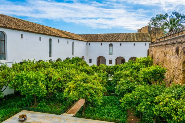 İspanya, Cordoba 'daki Alcazar de los reyes Cristianos avlusunun havadan görünüşü.