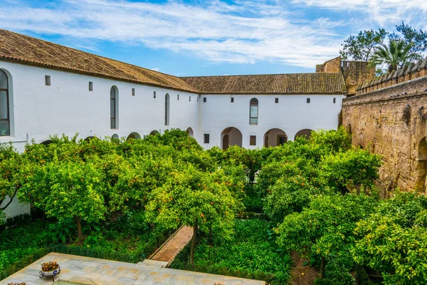 İspanya, Cordoba 'daki Alcazar de los reyes Cristianos avlusunun havadan görünüşü.