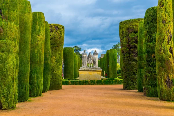 Alcazar de los reyes cristianos 'un güzel bahçeleri. İspanya' nın Cordoba kentindeki Cristian krallarının kraliyet sarayı.