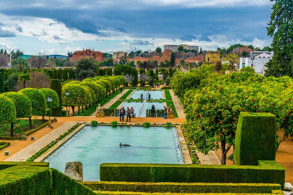 Alcazar de los reyes cristianos 'un güzel bahçeleri. İspanya' nın Cordoba kentindeki Cristian krallarının kraliyet sarayı.