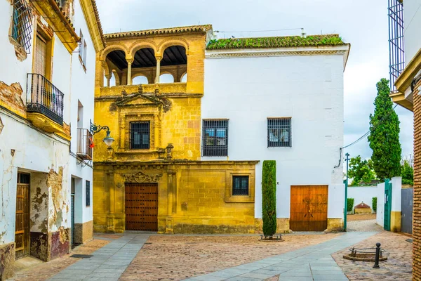 İspanyol şehri Cordoba 'nın Yahudi mahallesinin beyaz yıkanmış sokakları