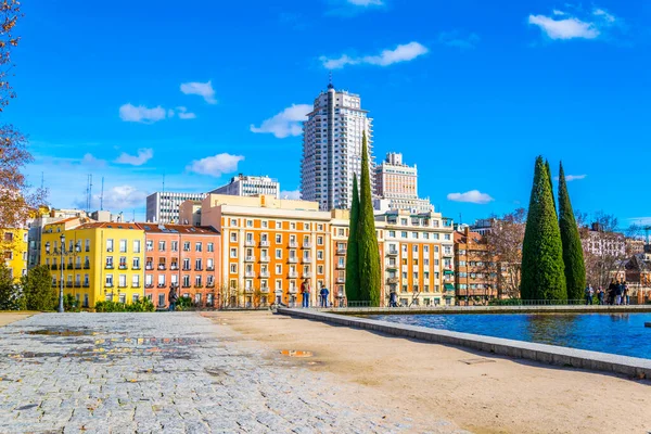 Edificio de espana ve Madrid 'deki diğer gökdelenler.