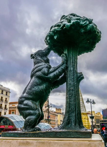 Symbol Madridu Socha Medvěda Jahodníku Puerta Del Sol Španělsko — Stock fotografie