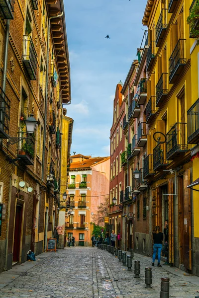 View Narrow Street Center Madrid — Stockfoto