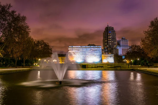 madrid, İspanya, debod Tapınağı de üzerinden günbatımı