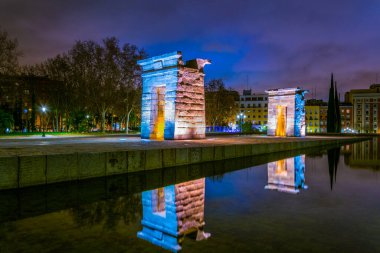 madrid, İspanya, debod Tapınağı de üzerinden günbatımı