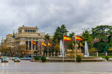 Cibeles plaza de cibeles akşam Çeşmede. Madrid, İspanya