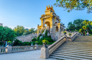 Barcelona, İspanya 'daki Ciutadella Parkı' ndaki Cascada anıtsal çeşmesi.