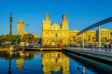 Barselona Liman İdaresi bir Colom, Spai anıtı inşa ediyor.