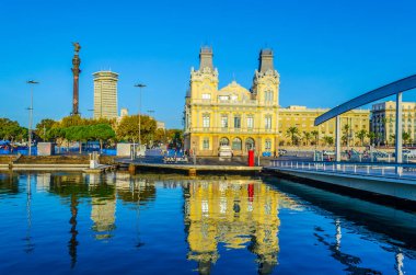 Barselona Liman İdaresi bir Colom, Spai anıtı inşa ediyor.