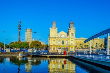 Barselona Liman İdaresi bir Colom, Spai anıtı inşa ediyor.