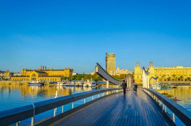 Barcelona, İspanya 'da Rambla de Mar gezinti güvertesi