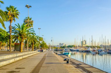 Barcelona, Spai 'de bir gezinti güvertesi görünüyor.
