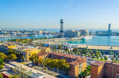 Dünya Ticaret Merkezi 'ne ve Barcelon' daki liman bölgesine kablo yayılmış.