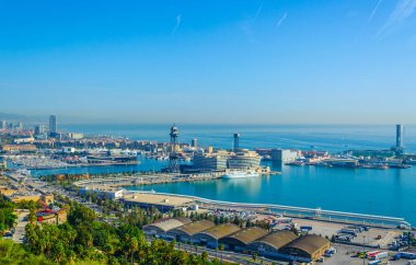 Dünya Ticaret Merkezi 'ne ve Barcelon' daki liman bölgesine kablo yayılmış.