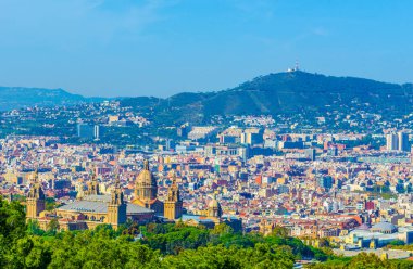 MNAC tarafından yönetilen Barcelona 'nın havadan görünüşü - Museu Nacional d' Art de Cataluny