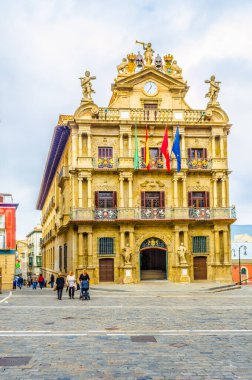 İspanya şehir broşüründeki belediye binası.