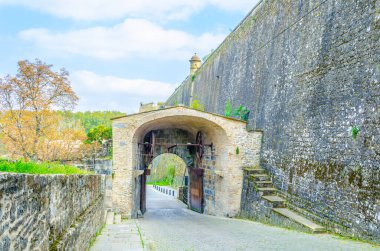 Pamplona 'ya açılan bir kapı görünüyor, Spai.