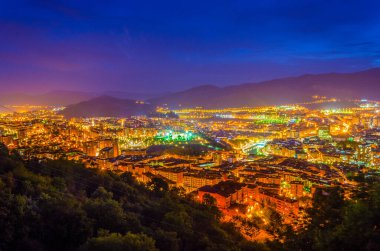Artxanda tepesinden Bilbao 'nun gece hava görüntüsü, Spai