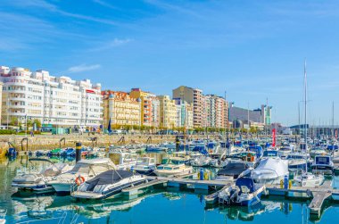 İspanyol kenti Santande 'deki marina manzarası