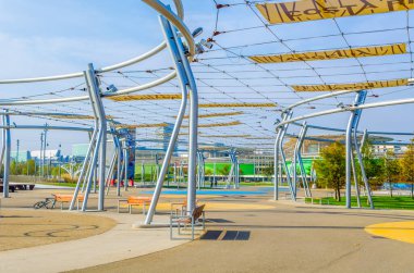 200 yılında Zaragoza 'daki dünya fuarının tüm katılımcılarını sunan sokak manzarası