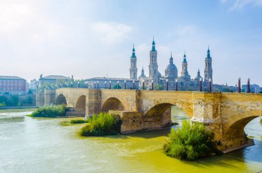 basilica de nuestra senora de pilar and puente de piedra in Zaragoza, Spai
