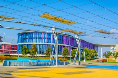 200 yılında Zaragoza 'daki dünya fuarının tüm katılımcılarını sunan sokak manzarası