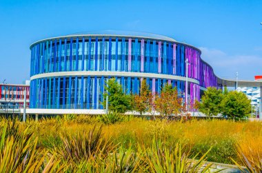 200 yılında Zaragoza 'daki dünya fuarının tüm katılımcılarını sunan sokak manzarası