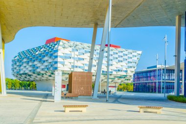 200 yılında Zaragoza 'daki dünya fuarının tüm katılımcılarını sunan sokak manzarası