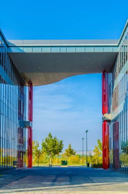 200 yılında Zaragoza 'daki dünya fuarının tüm katılımcılarını sunan sokak manzarası