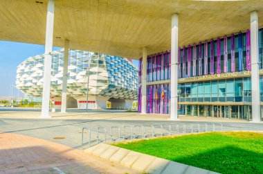 200 yılında Zaragoza 'daki dünya fuarının tüm katılımcılarını sunan sokak manzarası