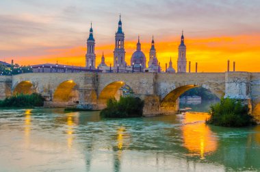 sunset view of the basilica de nuestra senora de pilar and puente de piedra in Zaragoza, Spai