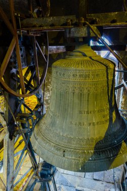 Romanya 'nın Sibiu kentindeki Aziz Maria Evanjelik Kilisesi' nde bronz çan çalındı..