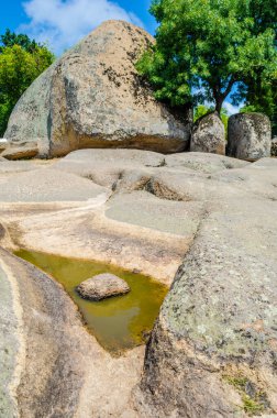 Bulgaristan 'ın Taş oluşumundaki büyük kayalar Beglik Tash olarak da bilinir muhtemelen mistik amaçlar için de kullanılan ünlü İngiliz taşına benzer..