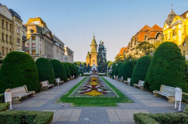 Zafer meydanının gündoğumu - Piata Victoriei, Romanya 'nın Timisoara şehrinde - Banat vilayetinde Temesvar