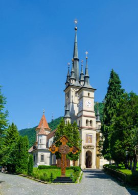 Giriş kapısı ve Brasov, Transilvania 'daki Aziz Niklas Kilisesi