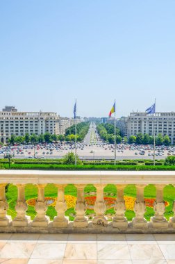 Romanya parlamentosunun terasından alınan anayasa meydanının manzarası.