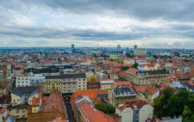 Zagrep şehir panoramik görünümü - Hırvatistan'ın başkenti renkli alt
