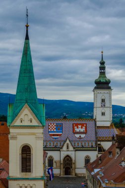 St. Mark Kilisesi ve parlamento Zagreb ve Hırvatistan 'ı inşa ediyor.
