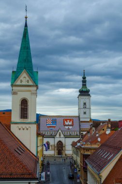 St. Mark Kilisesi ve parlamento Zagreb ve Hırvatistan 'ı inşa ediyor.