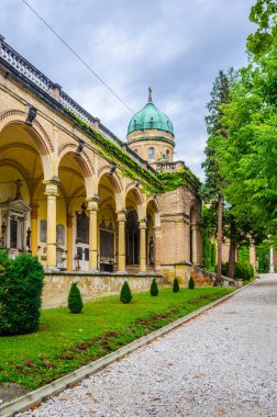 Zagreb 'deki mirogoj mezarlığı Hırvatistan' ın başkenti manzaralı