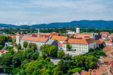 Hırvatistan 'ın Zagreb kentinin yukarısında, hava manzaralı