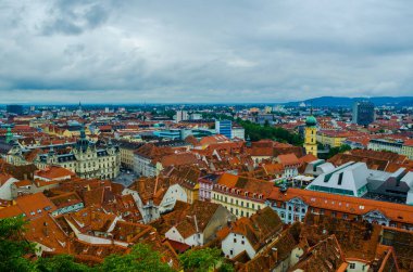 Avusturya şehir merkezindeki belediye binasının hava manzarası.