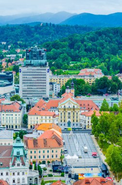 Sloven başkenti Ljubljana 'daki Kongresni Trg Meydanı' nın havadan görünüşü