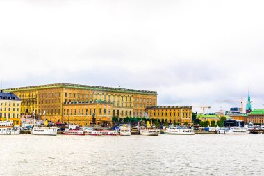 İsveç Stockholm 'deki Gamla Stan ve Kraliyet Sarayı manzarası
