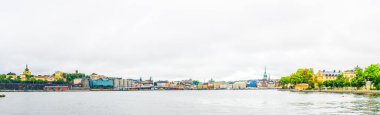 Sodermalm adası, Gamla Stan kasabası ve kraliyet kalesi ile Stockholm Panoraması