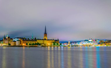 Sodermalm Adası ve Gamla Stan ile Stockholm 'ün gece panoraması