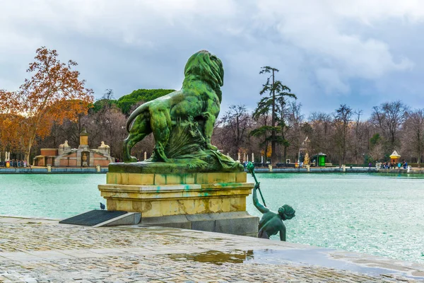 Monumento Rey Alfonso Xii Encuentra Parque Del Buen Retiro Madrid —  Fotos de Stock